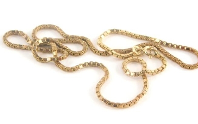 A 9ct gold box link chain, 44cm long, 7.7g....