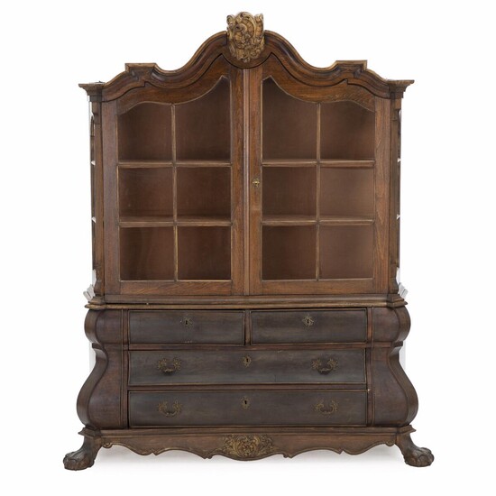 SOLD. A Baroque style oakwood display cabinet. Danish manufacture based upon Dutch design, early 20th century. H. 205 cm. W. 155 cm. D. 52 cm. – Bruun Rasmussen Auctioneers of Fine Art