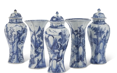 A CHINESE EXPORT BLUE AND WHITE FIVE-PIECE GARNITURE