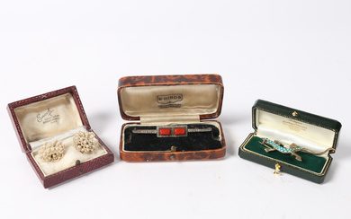 A CONTINENTAL SILVER, CORAL AND PASTE SET BROOCH, A SALAMANDER BROOCH, A PAIR OF PEARL SET EARRINGS (4).