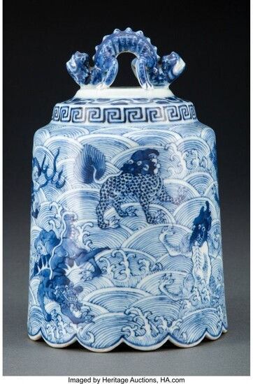 A Chinese Blue and White Bell, Qing Dynasty 7-1/