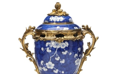 SOLD. A Chinese blue and white lidded jar with French gilt bronze mountings. 1H. 33.5 cm. Wooden stand included. – Bruun Rasmussen Auctioneers of Fine Art
