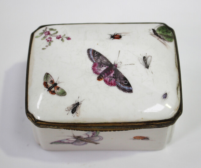 A Continental porcelain rectangular snuff box, probably Meissen, late 18th/early 19th century, gilt