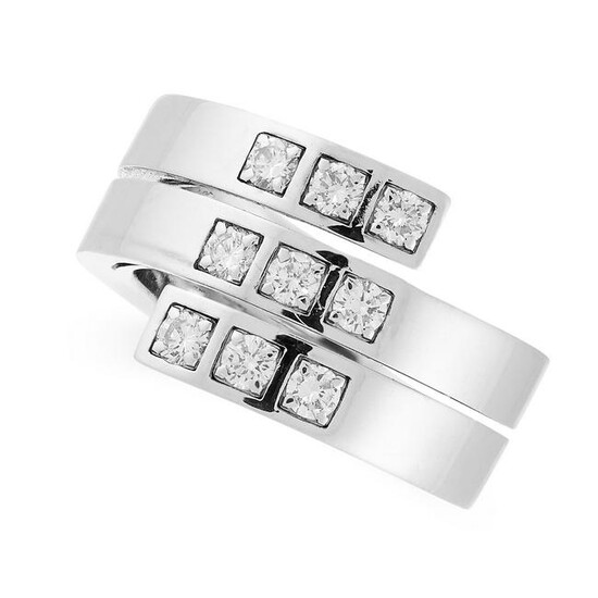 A DIAMOND RING, CARTIER in 18ct white gold, the band