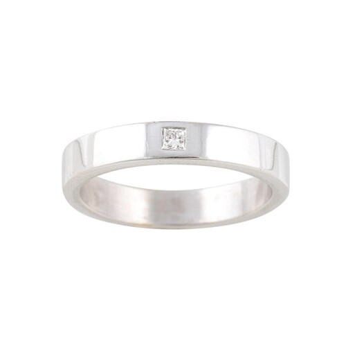 A DIAMOND SET BAND RING, mounted in 14ct white gold, set wit...