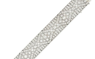 A FINE FRENCH ART DECO DIAMOND BRACELET in 18ct white gold, the openwork bracelet set with four