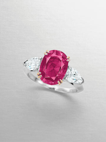 A FINE RUBY AND DIAMOND RING