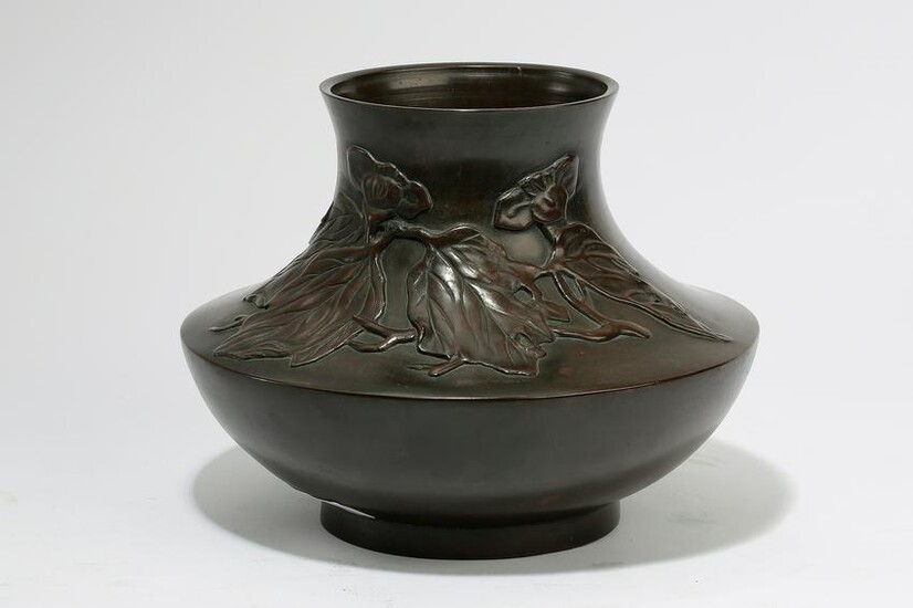 A Japanese bronze vase, Meiji Period
