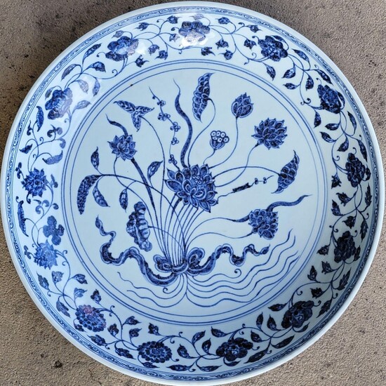 Large Chinese Qing Dynasty Blue And White Charger