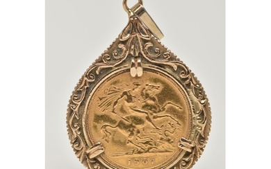 A MOUNTED HALF SOVEREIGN PENDANT, a 1907 George V George ant...