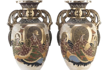 A PAIR OF BIG JAPANESE POLYCHROME AND GOLD ENAMELED CERAMIC VASE EARLY 20TH CENTURY. HAIRLINE.