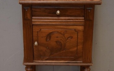 A SINGLE CARVED WALNUT BEDSIDE WITH MARBLE TOP ( 84H X 40W X 35D CM) (LEONARD JOEL DELIVERY SIZE: MEDIUM)