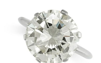 A SOLITAIRE DIAMOND RING Brilliant-cut diamond