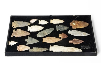 A collection of nineteen mainly Native American arrowhead and projectile points, one inscribed 'Dode