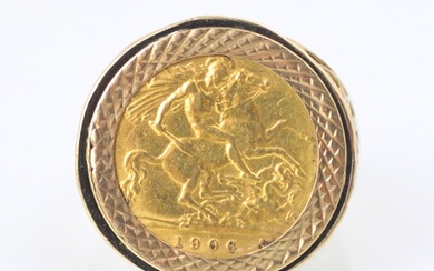 A half sovereign set ring, dated 1906, within 9ct yellow gol...