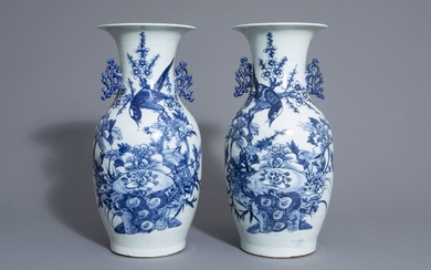 A pair of Chinese blue and white vases...