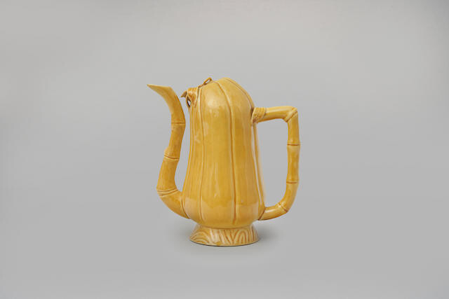 A yellow-glaze inverted tea pot