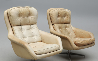 ALF SVENSSON. A pair of “Form 7" armchairs, DUX.