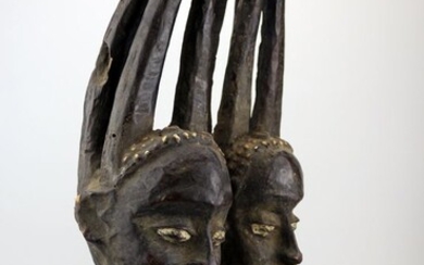 Afrique. Masque Ekoï Nigéria. Rare masque cimier à double tête. Les Ekoï sont réputés pour...