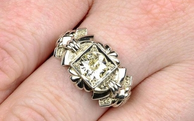 An old-cut diamond single-stone ring.Estimated diamond