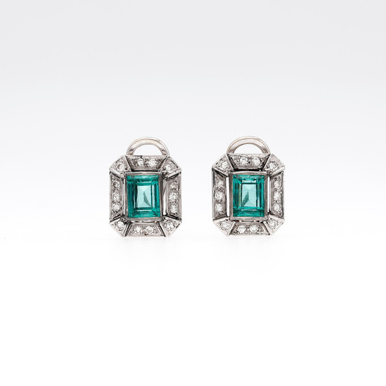 Art Déco emeralds and diamonds earring, circa 1930-1945.