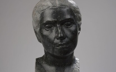 Auguste HENG (1891-1968) Buste de femme, vers 1925-1930 Marbre noir. Signé sur le côté droit...