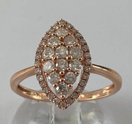 BAGUE forme dite marquise en or rose 18K (750 millièmes) serti de diamants taille brillant pour 0,55 carat environ