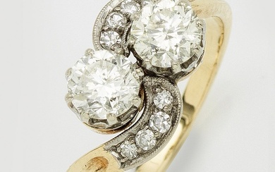 Bague en diamant "Toi et Moi" en or jaune, taille 585. 2 diamants taille ancienne...