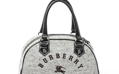 Burberry: A handbag made of grey and white wool with black leather trimmings, silver tone hardware and one zipped compartment. – Bruun Rasmussen Auctioneers of Fine Art