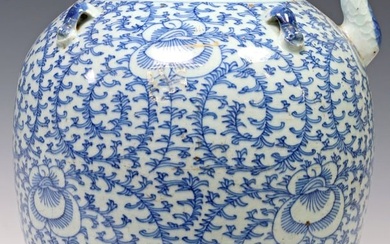 CHINESE BLUE & WHITE PORCELAIN COVERED 'LOTUS' WINE POT