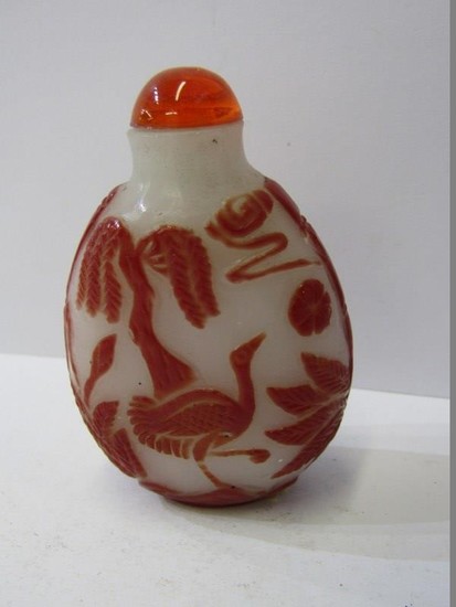 CHINESE PEKING GLASS SNUFF BOTTLE, red overlay glass carved ...