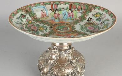 Cantonese dish placed on heavy silver base, 800/000