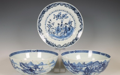 China, a pair of blue and white porcelain bowls and a dish, late 18th century