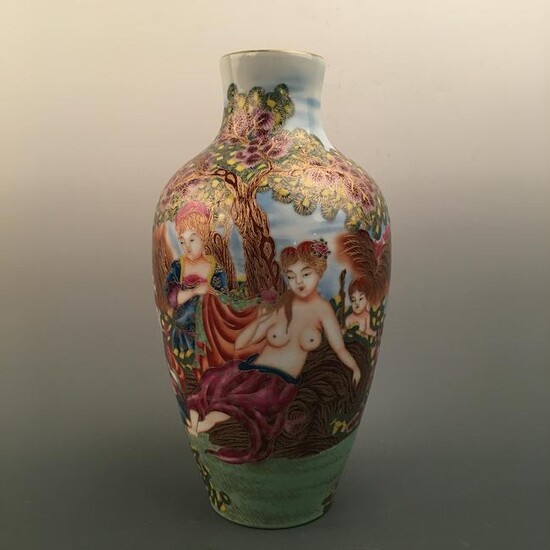 Chinese Enamels Vase, Qianlong Mark