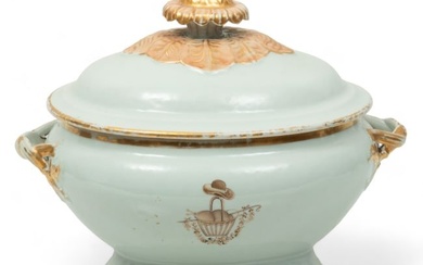 Chinese Export Porcelain Armorial Covered Tureen, Ca. 1800, H 11.5" W 9.5" L 14"