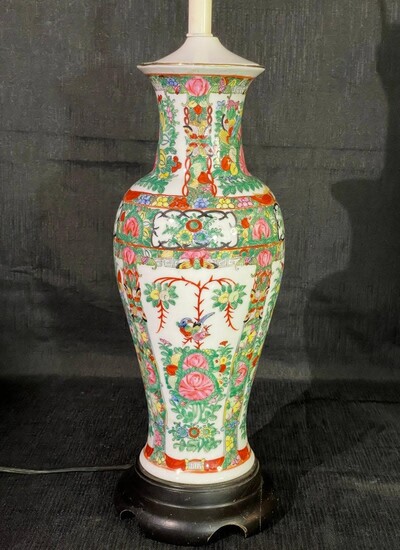 Chinese Hand-Painted Rose Medallion Porcelain Urn Vase