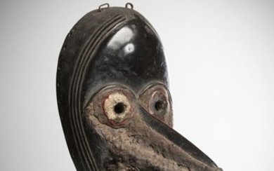 DAN/DIOMANDE, Côte d'Ivoire. Mask with beak with round...