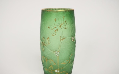 DAUM. Vase en verre givré vert à décor émaillé blanc et doré de guis ...