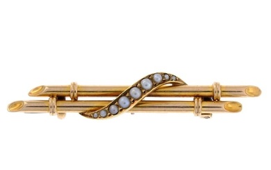 Early 20th century 15ct gold split pearl brooch