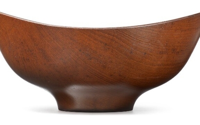 Finn Juhl: Solid teak bowl. Made and marked by Kay Bojesen, Denmark. H. 13–13.3 cm. W. 27.2 cm. L. 29.6 cm.