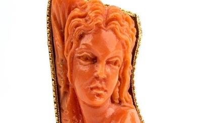 Gold pendant with coral cameo