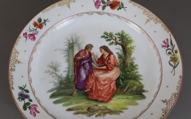 Grande assiette - Meissen, période des boutons (1850-1924), porcelaine, ronde, assiette moulée, peinture polychrome dans...