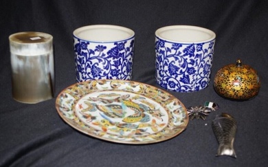Group Oriental decorative pieces