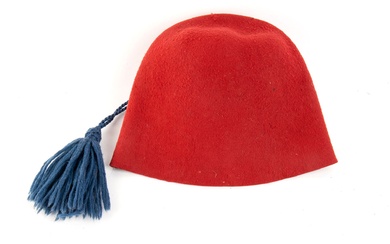 ITALY, Kingdom Bersagliere's fez, mid-20th century in crimson red felt with a blue wool bow...