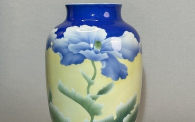 Japanese Studio Porcelain Vase by Nishiura Enji, Meiji Period