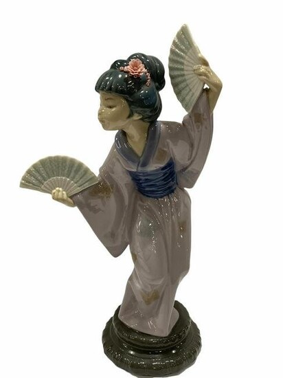 Lladro #4991 Madame Butterfly Porcelain Figure