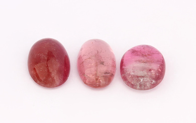 Lot 3 loose tourmalines , approx. 24.99 ct, oval cabochons...
