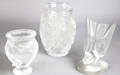 Lotto di tre oggetti in cristallo di Lalique
