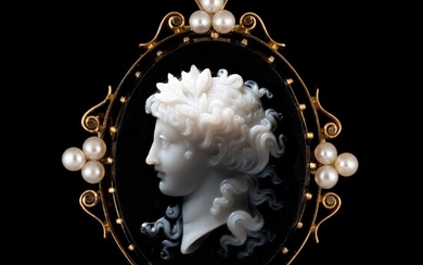MICHELINI LUIGI (1798-1858) BROCHE-PENDENTIF en or, agrémentée de perles et sertie d'un large camée sur...