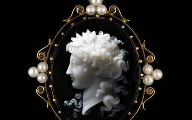 MICHELINI LUIGI (1798-1858) BROCHE-PENDENTIF-en or, agrémentée de perles et sertie d'un...